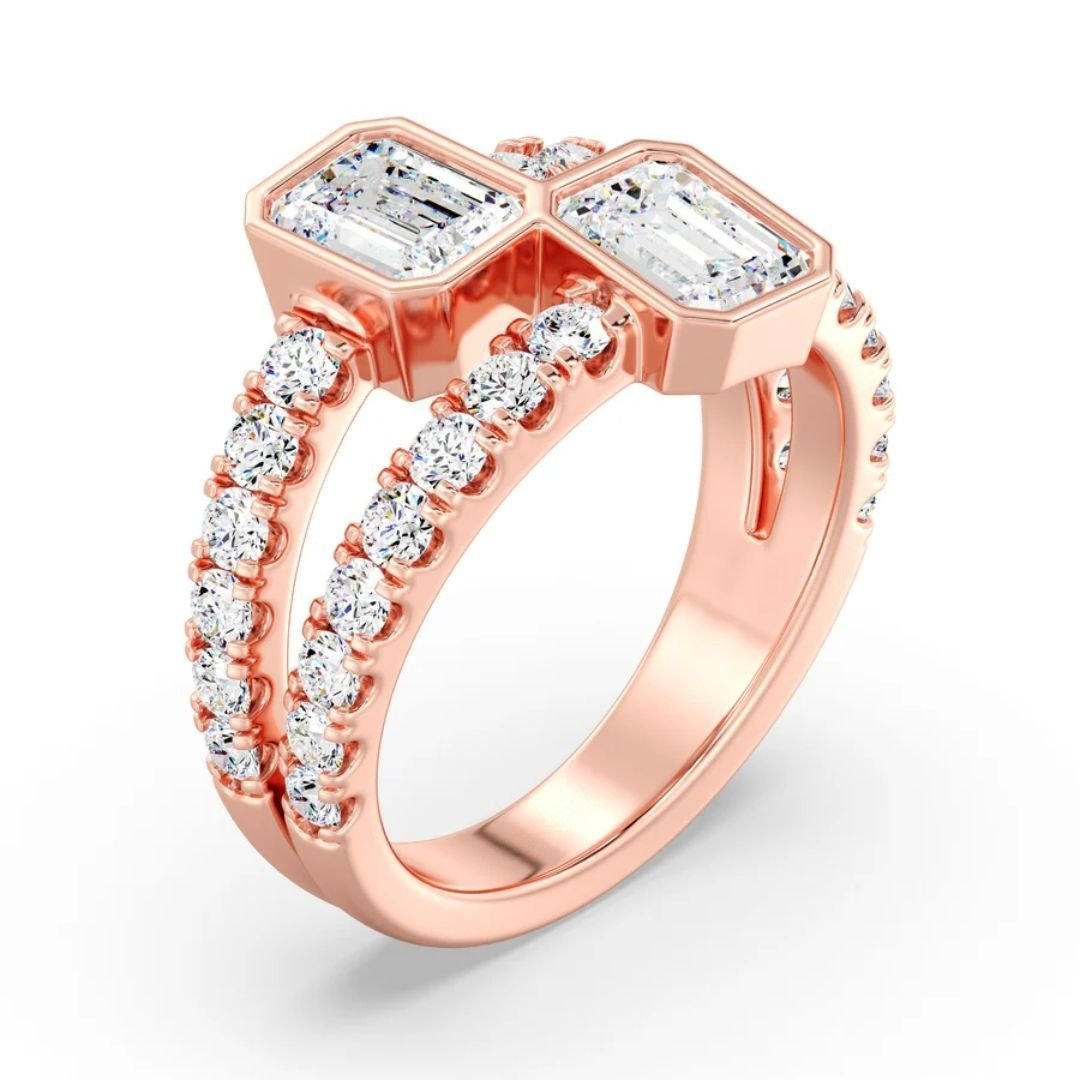 Emerald Bezel Split Ring - Image 10