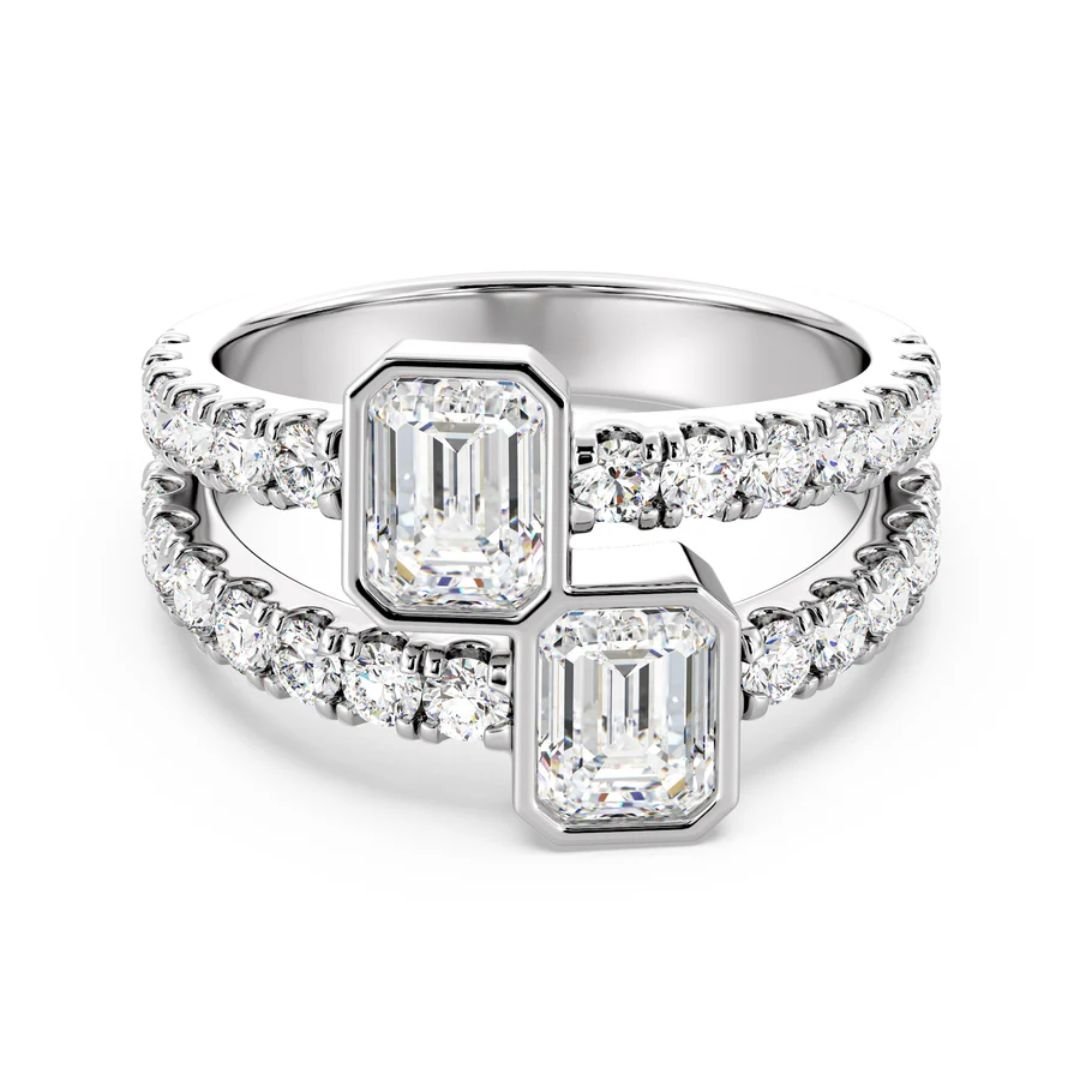 Emerald Bezel Split Ring - Image 5