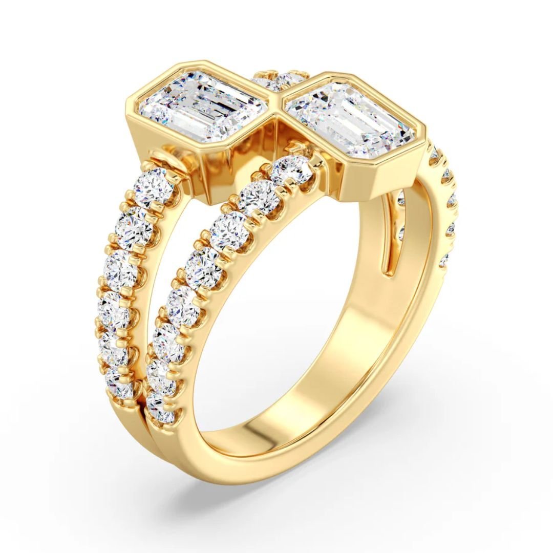 Emerald Bezel Split Ring - Image 2