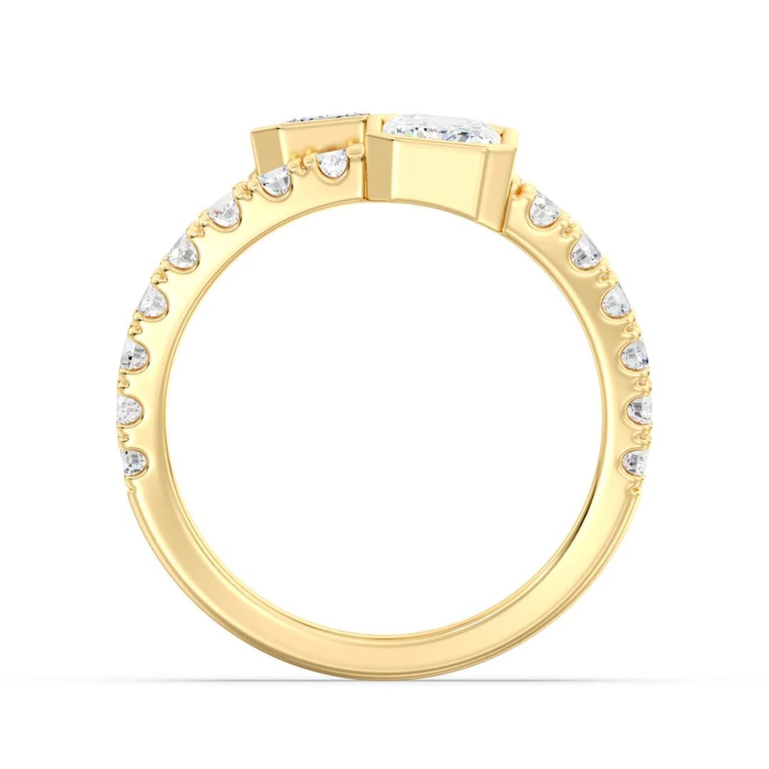 Emerald Bezel Split Ring - Image 4